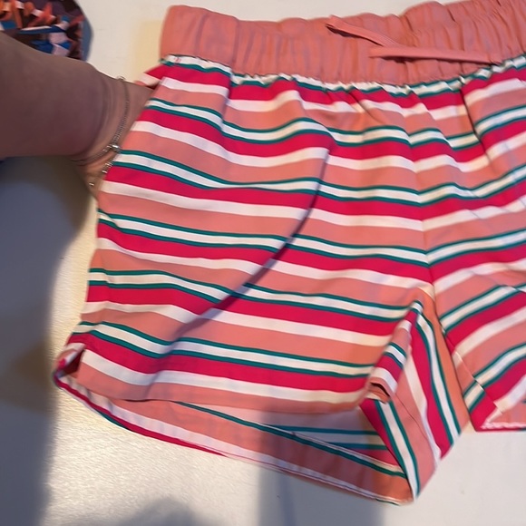 The North Face size medium pink striped shorts front slash pockets - Picture 8 of 13